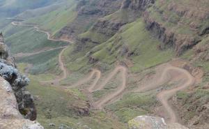 Svaki zavoj ima morbidni naziv: Da li je ovo najopasnija cesta na svijetu?