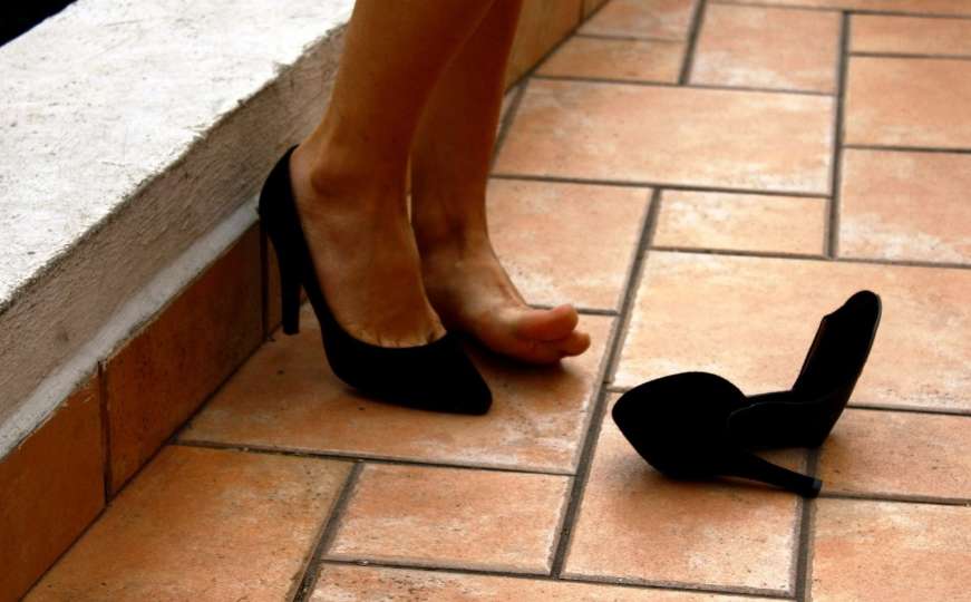Pravilno njegujte stopala: Trikovi koji će vam pomoći kod ispucalih peta