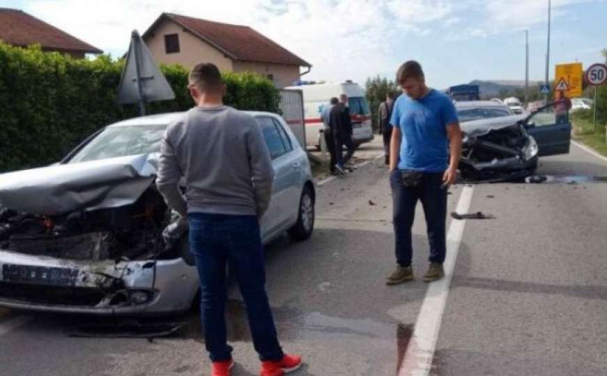 Teška saobraćajna nesreća u Hercegovini, najmanje jedno povrijeđeno