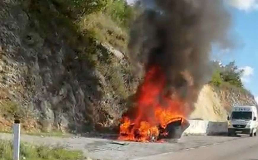 Stravična scena kod Mostara: Gorio automobil, vatra se proširila