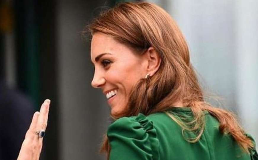 Kate Middleton se pojavila u savršenoj kombinaciji, a nosi najmoderniji kaput sezone