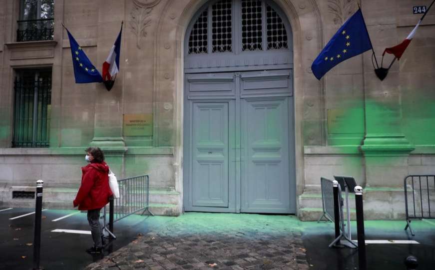 Francuska uvela vanredno stanje zbog korone