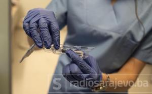 Zdravi mladi ljudi mogli bi čekati na vakcinu protiv COVID-a do 2022. godine