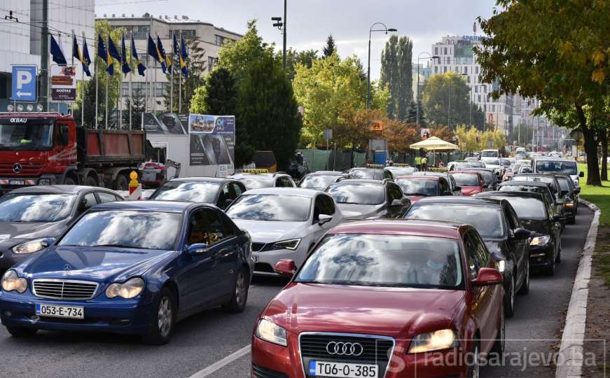 Petak, špica, predizborni radovi: Pogledajte saobraćajni kolaps u Sarajevu