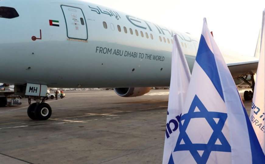 Prvi putnički avion iz Emirata sletio u Izrael
