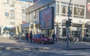 Pogledajte po čijem predizbornom plakatu vatrogasac iz BiH udara sjekirom