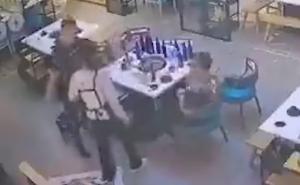 Snimka iz filma ponovo viralna: Pijani gosti zapamtite, nikad ne napadajte konobarice...