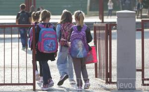 Od danas na snazi nove mjere: Samo najmlađi u učionicama, ostali on-line 