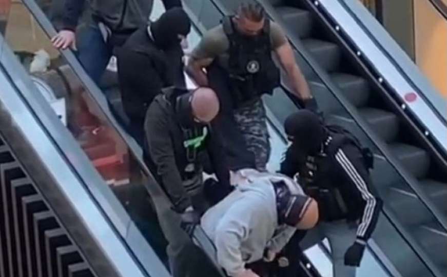 Filmske scene u Areni: Policajci s fantomkama nosili uhapšenog muškarca
