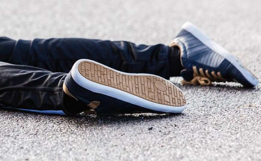 Tragedija u Nišu: Tinejdžer (15) preminuo nasred ulice