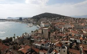 U petak je bila na nastavi: Umrla maturantica zaražena koronavirusom