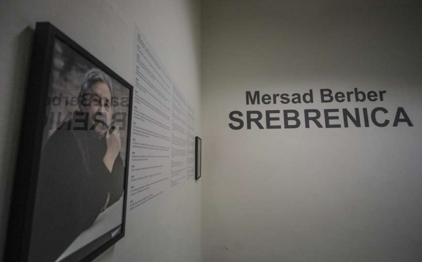 U Sarajevu otvorena monografska izložba "Srebrenica" Mersada Berbera