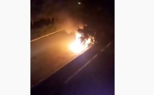 U Zenici potpuno izgorio automobil, vatrogasci ugasili vatru