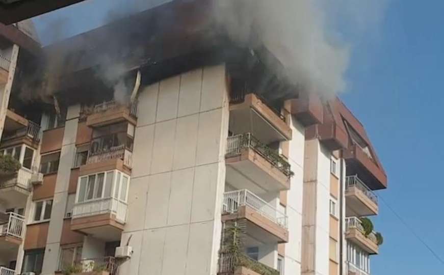 Zapalio se stan u Beogradu: Pogledajte snimak dramatičnog spašavanja djevojčice
