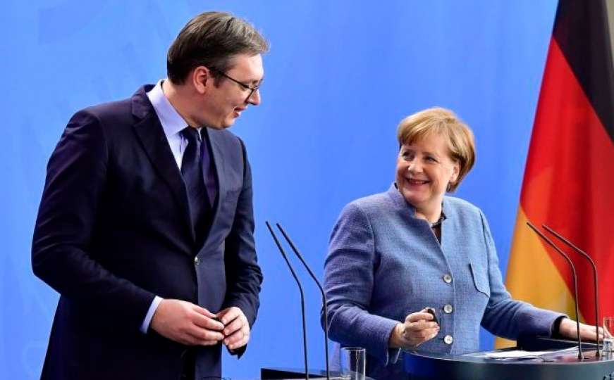 Vielen Dank für Ihre Aufmerksamkeit: Vučić uz pomoć Angele Merkel uči njemački