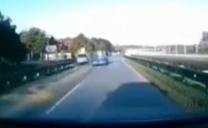 Uznemirujuće: Snimljen trenutak kada je vozilom udario i usmrtio ženu 