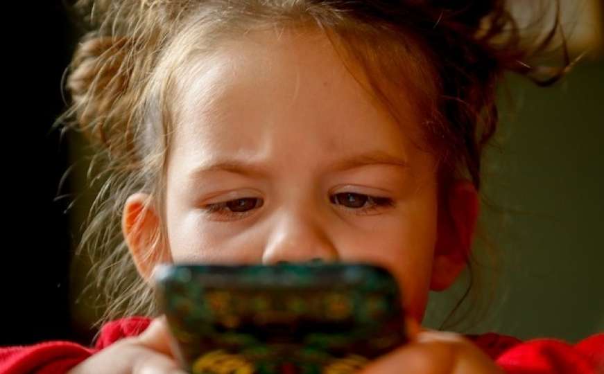 UNICEF i RAK: Jeste li svjesni koliko ekrani utječu na vaše dijete?