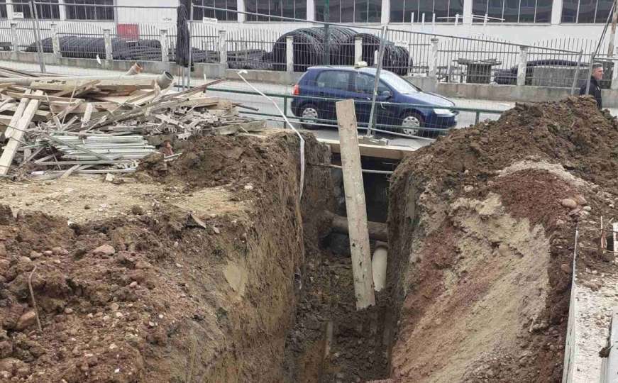Popravke kvarova u Sarajevu: Radnici Vodovoda na terenu