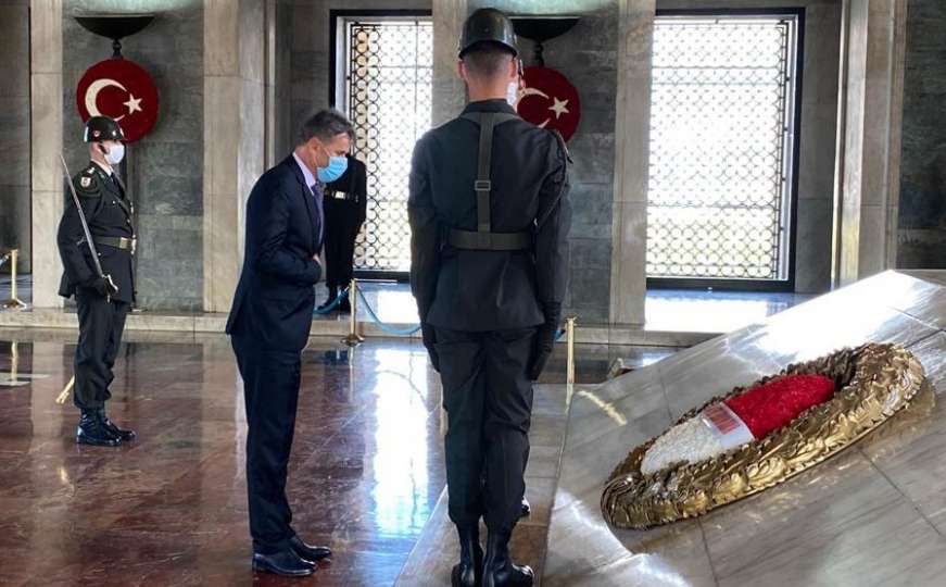 Ankara: Novalić posjetio mauzolej Anitkabir i odao počast Kemalu Ataturku