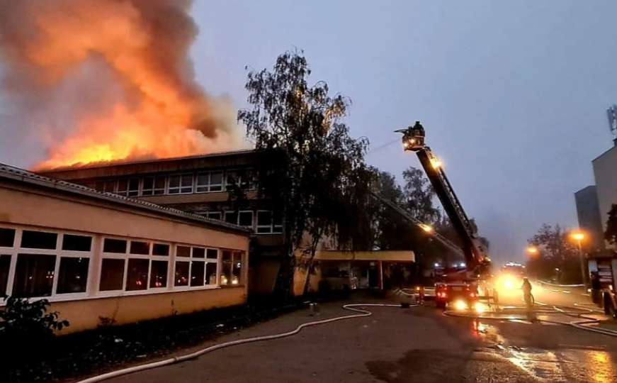 Požar u školi u Zagrebu jedan vatrogasac lakše je povrijeđen