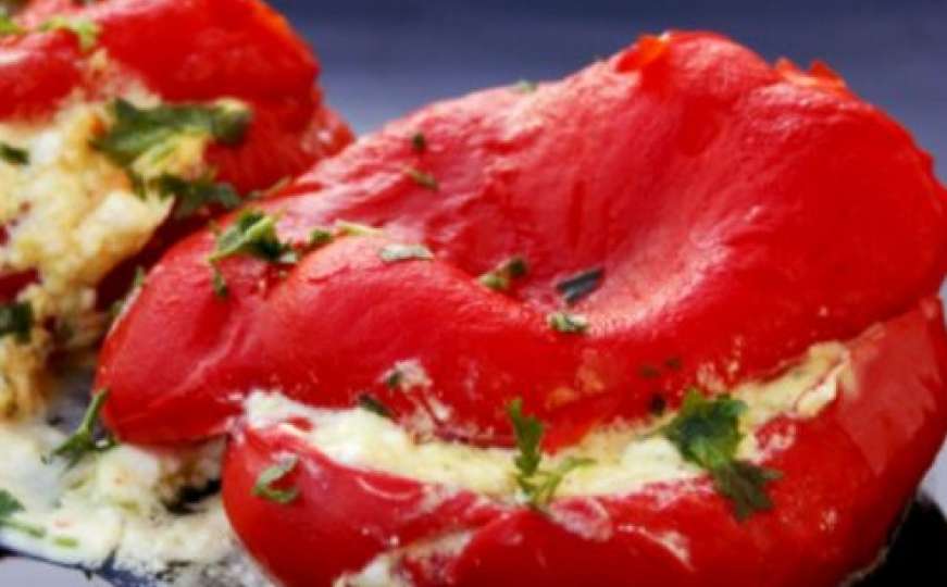 Nevjerovatno ukusno: Pečene paprike punjene feta sirom