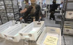 Zatvaraju se prva birališta u Americi