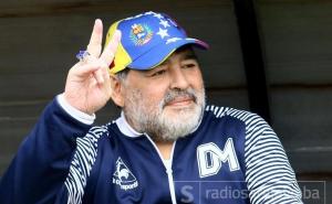 Ispred bolnice se okupio veliki broj fanova: Maradona uspješno operiran  