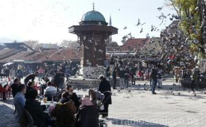 Proljeće u novembru: Sunce izmamilo Sarajlije na ulice