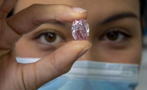 Vrtoglava cijena: Vrlo rijetki dijamant prodan za 26,6 miliona dolara