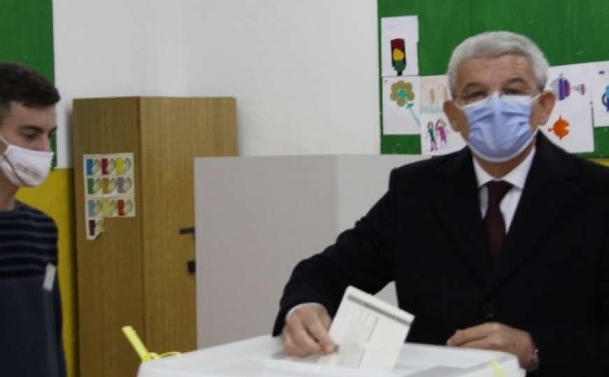 Džaferović glasao u Zenici, imao je i poruku za građane