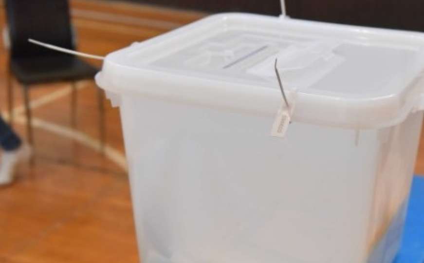 Incident na biračkom mjestu: Polupao glasačku kutiju, odmah uhapšen