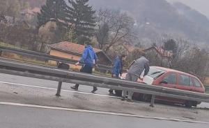 Vozači, oprez: Saobraćajna nesreća na autoputu kod Sarajeva