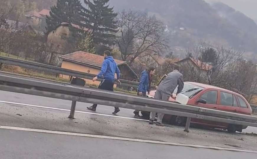 Vozači, oprez: Saobraćajna nesreća na autoputu kod Sarajeva