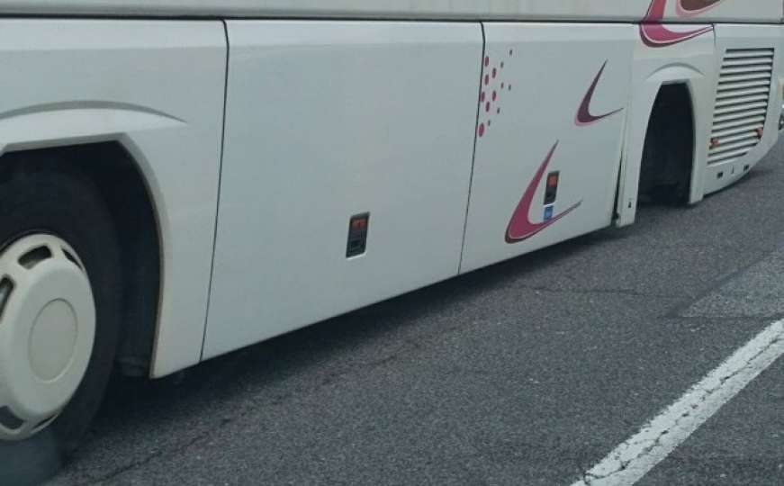 Moglo je završiti loše: Autobus ostao bez točkova, ali je imao sretnu okolnost