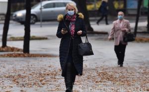 Kišobrani, kaputi i šetnja: Tmuran i hladan dan u Sarajevu