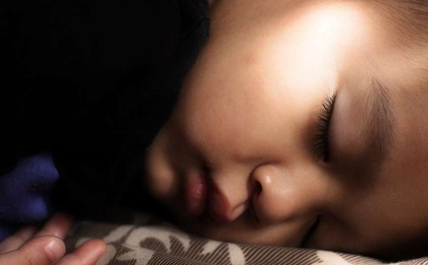 Zašto djeca škripe zubićima kad spavaju