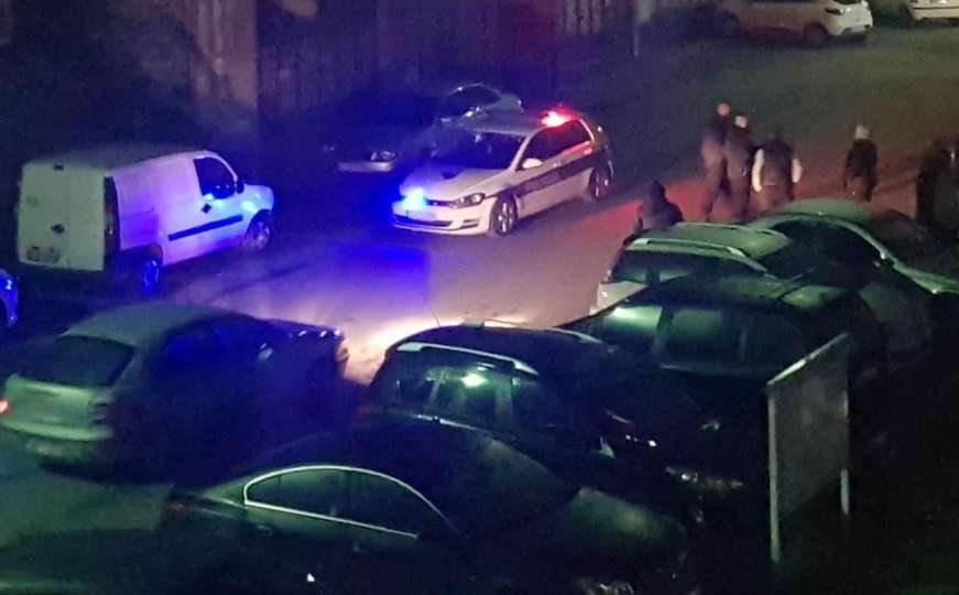 Na licu mjesta: Policija večeras na poznatom okupljalištu migranta na Stupu