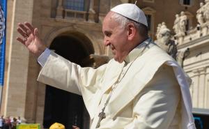 Vatikan pitao Instagram: Kako se papi Franji svidjela slika brazilske manekenke?