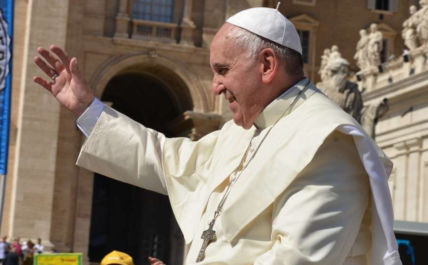 Vatikan pitao Instagram: Kako se papi Franji svidjela slika brazilske manekenke?