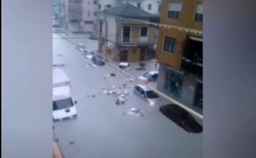 Obilne kiše u Italiji prouzrokovale poplave, srušio se jedan most