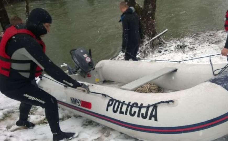 U koritu rijeke u BiH pronađeno beživotno tijelo mlađeg muškarca