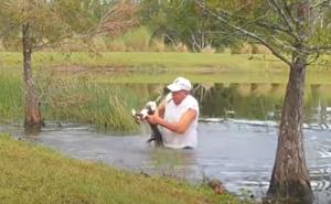 Pogledajte kako je čovjek spasio svog psića iz ralja aligatora