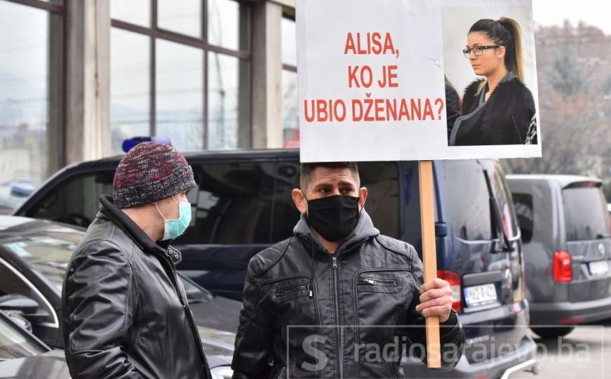 Vrhovni sud FBiH: Ljubo Seferović nosi transparent o Alisi Mutap