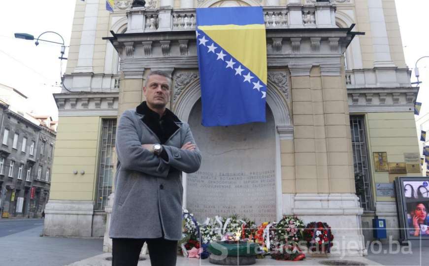 Mijatović položio cvijeće kod Vječne vatre: 100 posto sam Srbin, 101 posto Bosanac