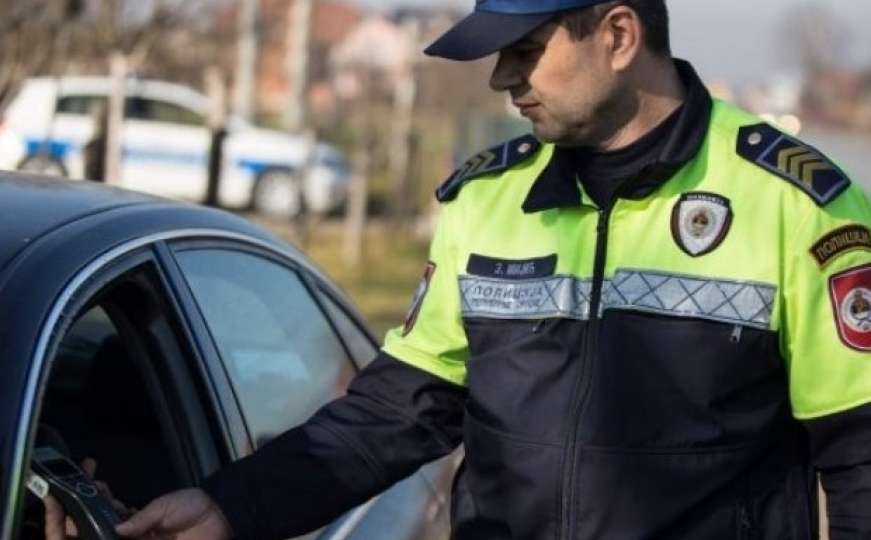 Neobična nezgoda u BiH: Žena pijana sletjela s ceste pa uhapšena