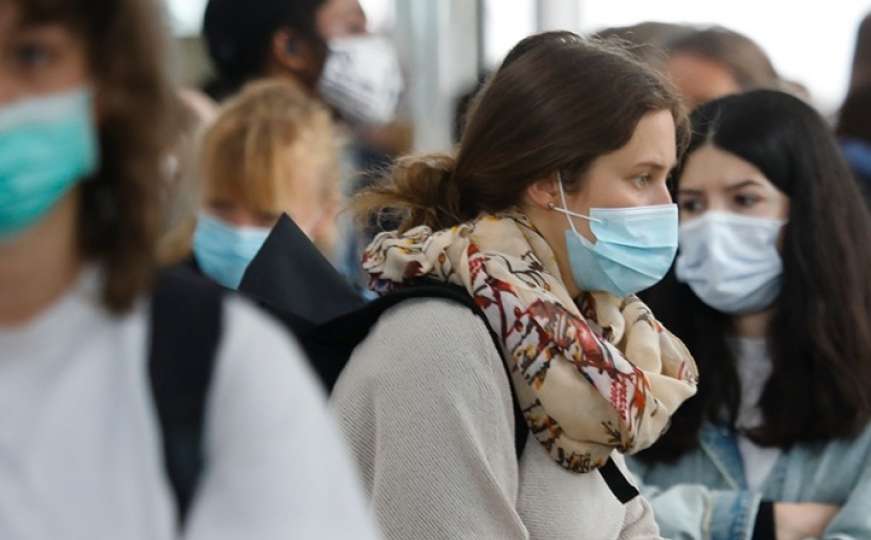 Francuska se priprema za vakcinaciju, maske i nakon toga obavezne