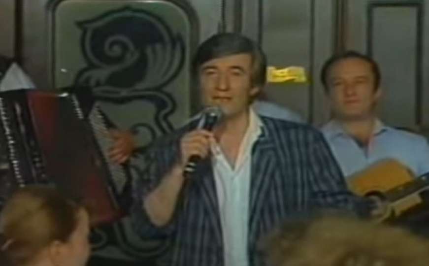 Putovanje kroz vrijeme: Pogledajte koncert Tome Zdravkovića 1987. u kafani Skadarlija