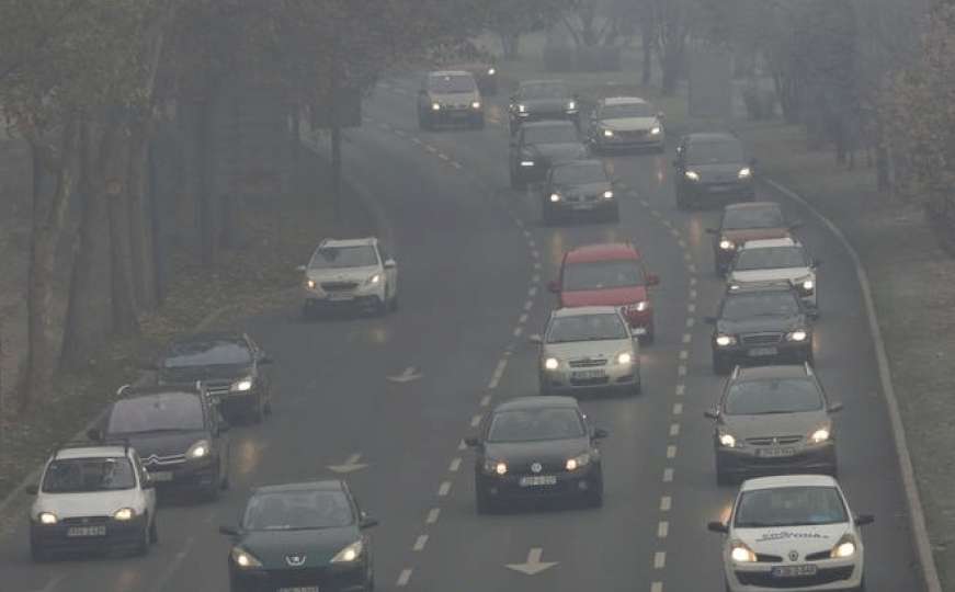 Oprez na cestama: Magla, kiša i snijeg jutros otežavaju vožnju 