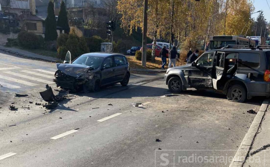 Teška nesreća u Sarajevu, tri osobe povrijeđene