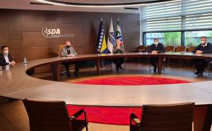 Sastanak u Centrali SDA o Mostaru: Zvizdić za stolom s Izetbegovićem